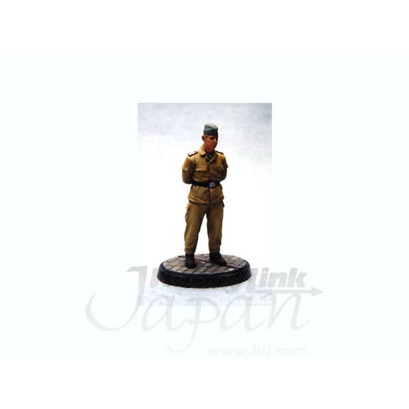 1/35 East German Soldier Standing Easy