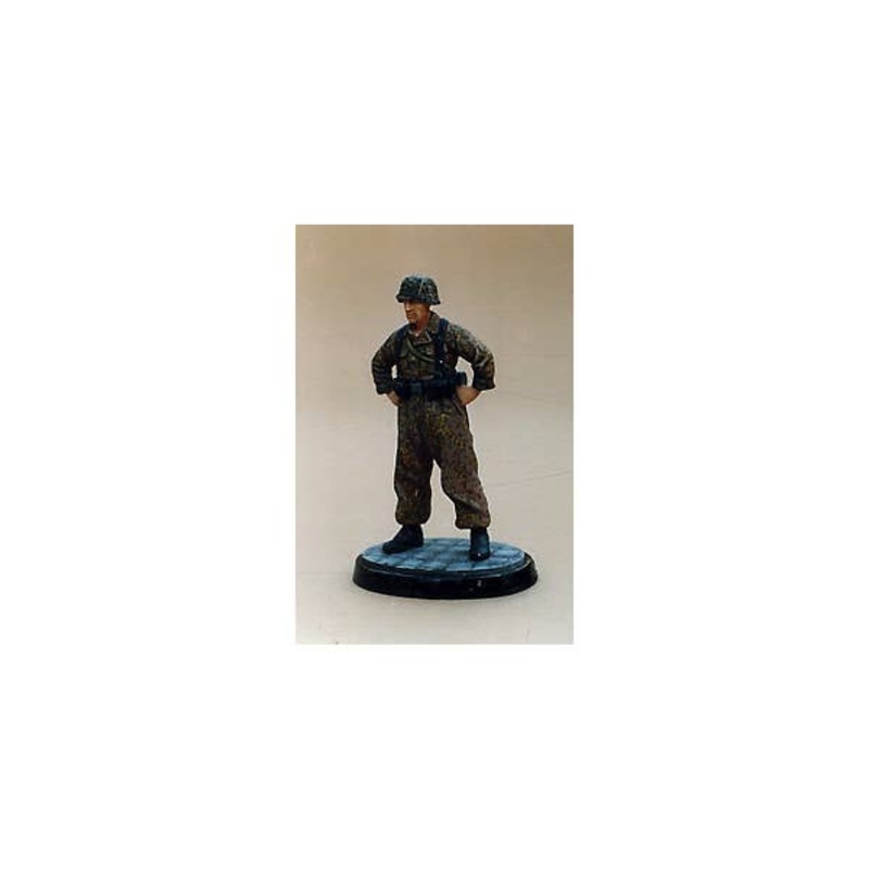 1/35 Panzer Grenadier WWII in Camouflage Overalls Type 2