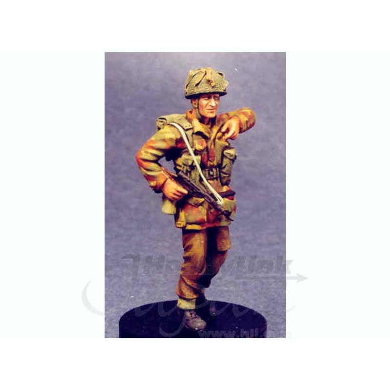 1/35 Para Walking with Sten