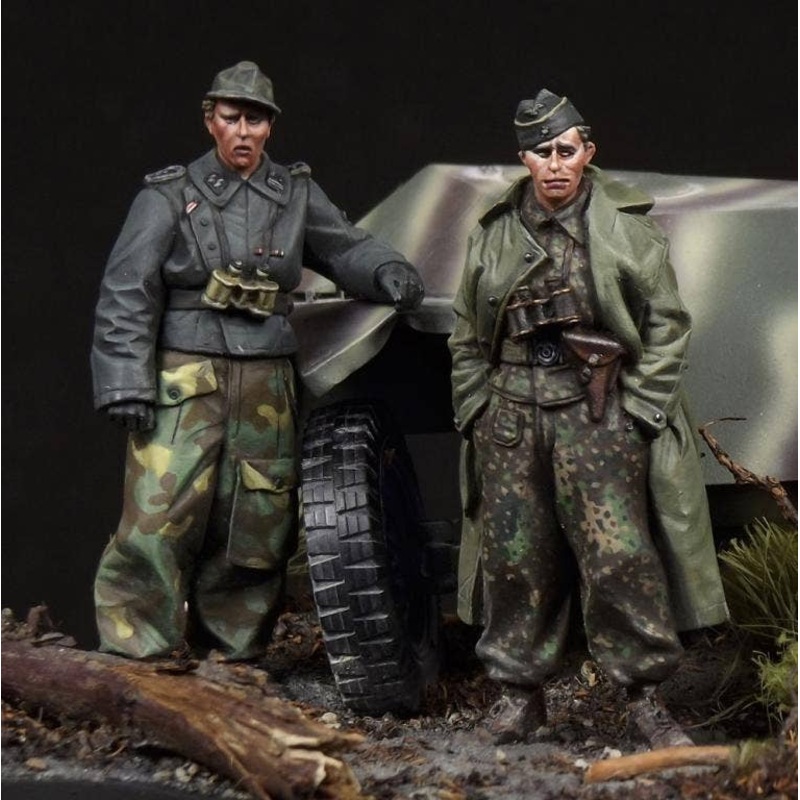 1/35 SS Panzer Recon Crew