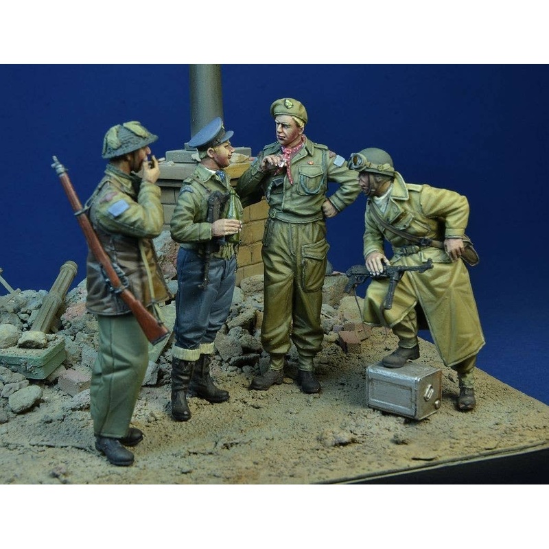 1/35 WW.II Canadian Army Smoked Canadian Army Soldier Khan 1944 (Set of 4)