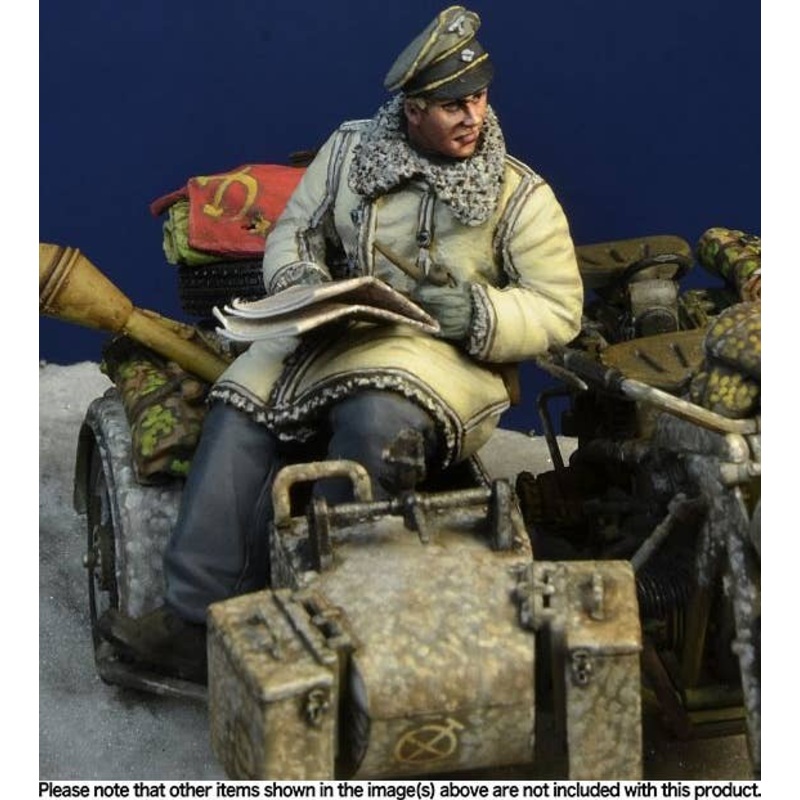 1/35 WW.II German Waffen-SS Sidecar Officer Hungary 1945 Winter