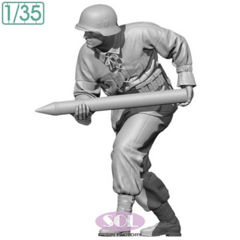 1/35 WWII German anti-tank artillery loader 1