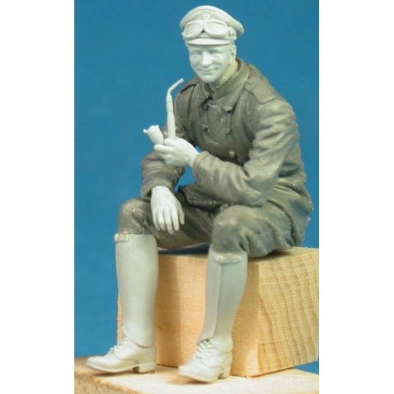 1/35 German Armored Car Driver