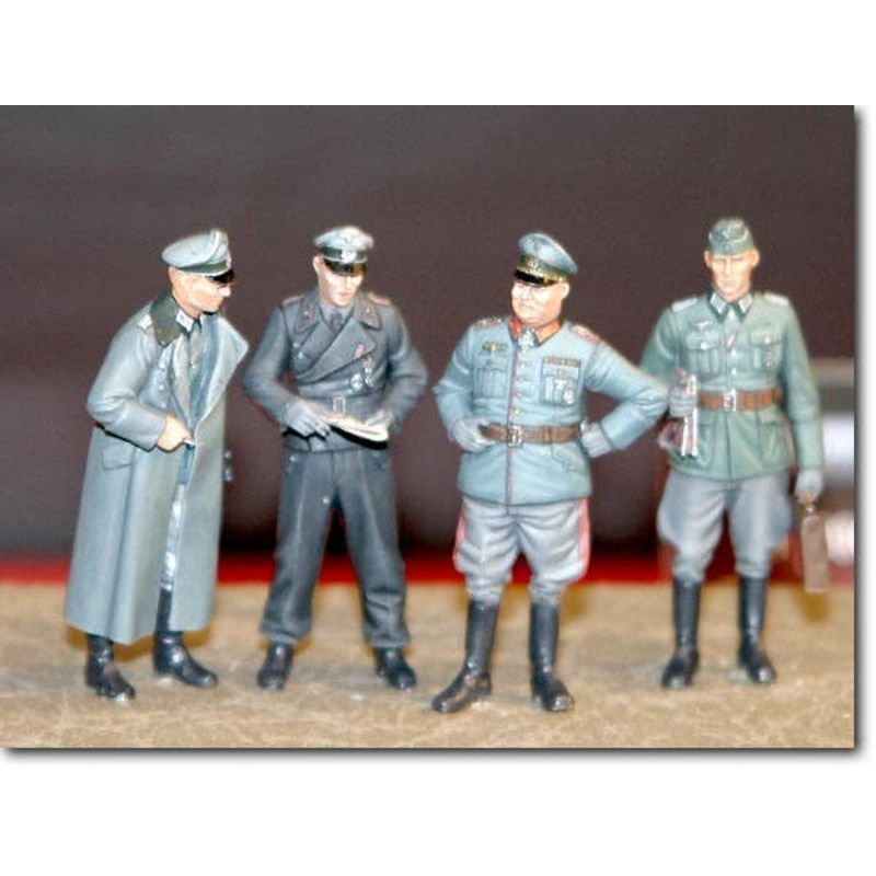 1/35 German Officer Field Meeting