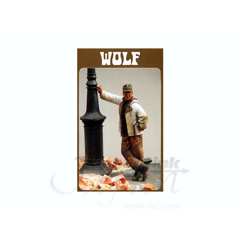1/35 Leaning SS Soldier in Short Winter Jacket, WWII