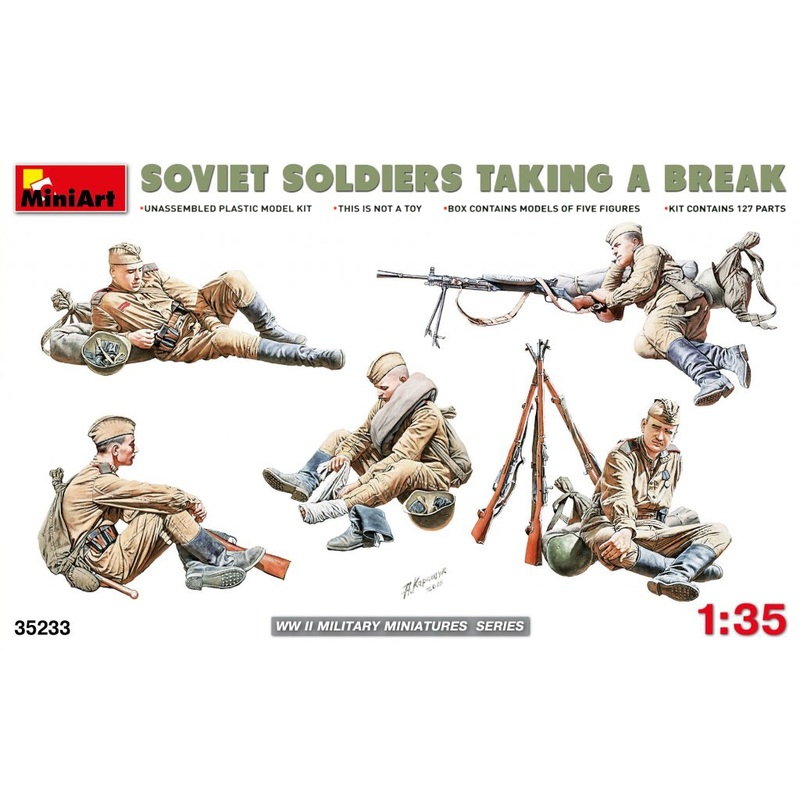 1/35 Soviet Soldiers Taking a Break