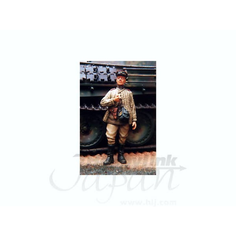 1/35 Soviet Tank Officer in Quilted Jacket WWII