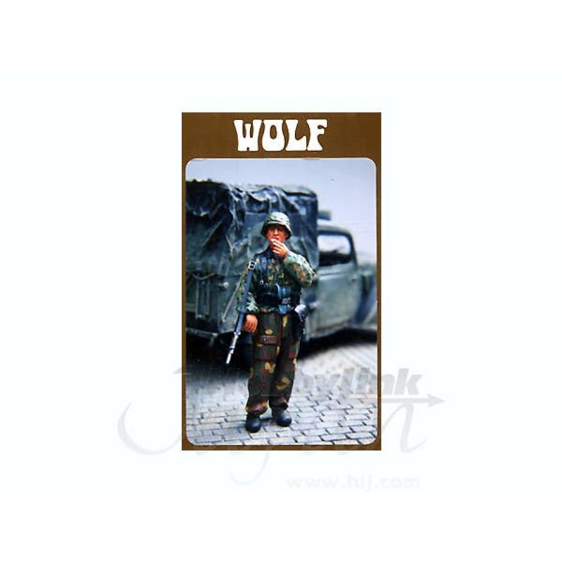 1/35 SS Grenadier Late WWII Smoking Cigarette