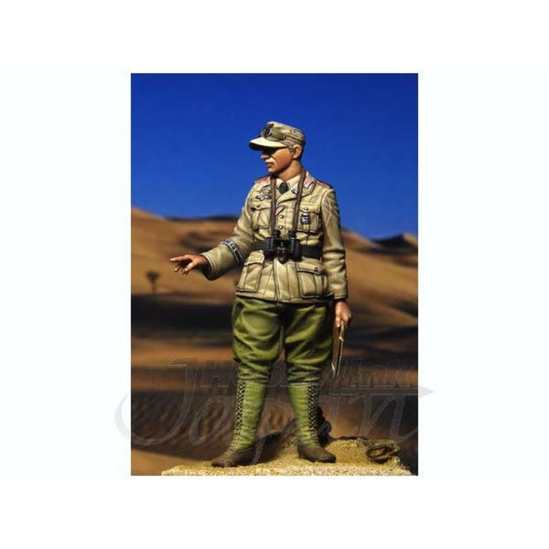 1/35 WWII German DAK Panzer Officer