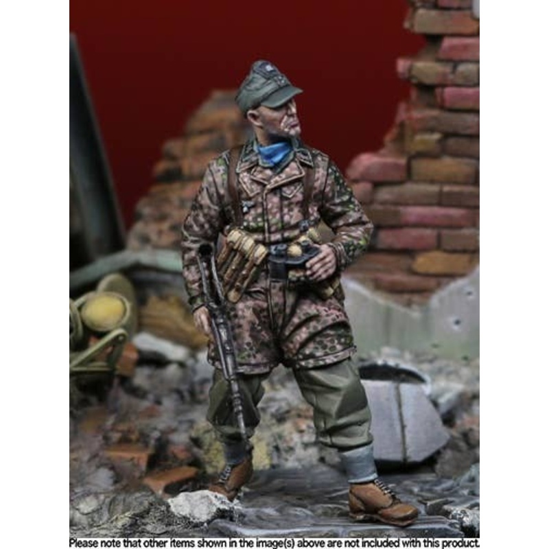 1/35 WWII German Waffen-SS Fallschirmjager Hunter with Binoculars