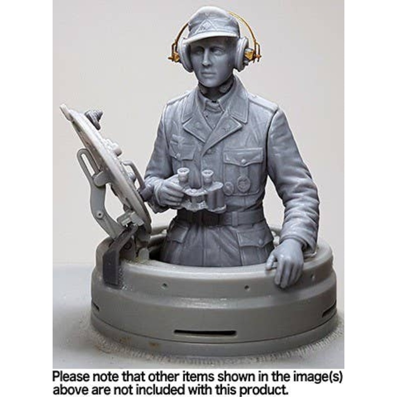 1/35 Tiger I 501st Heavy Tank Battalion Tank Commander w/Etching Parts