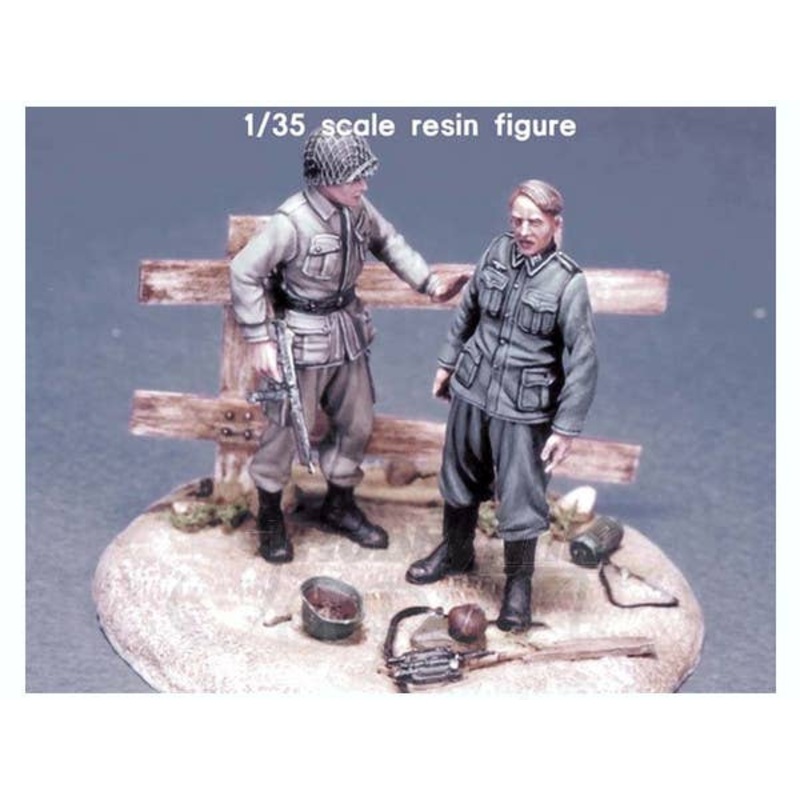 1/35 US 82nd Airborne Officer w/German POW WWII