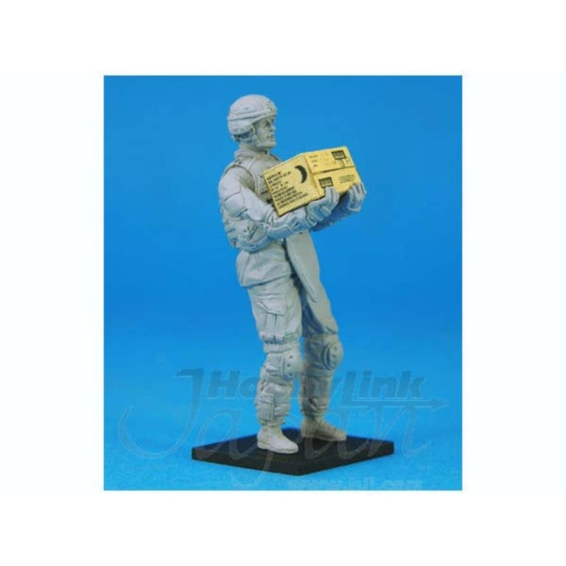 1/35 US OIF Soldier at Rest