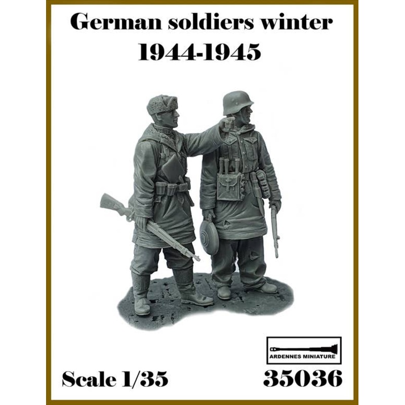 1/35 WWII German Soldier in Winter Equipment 1944-1945 #3 Combat Engineer Set (2pcs)