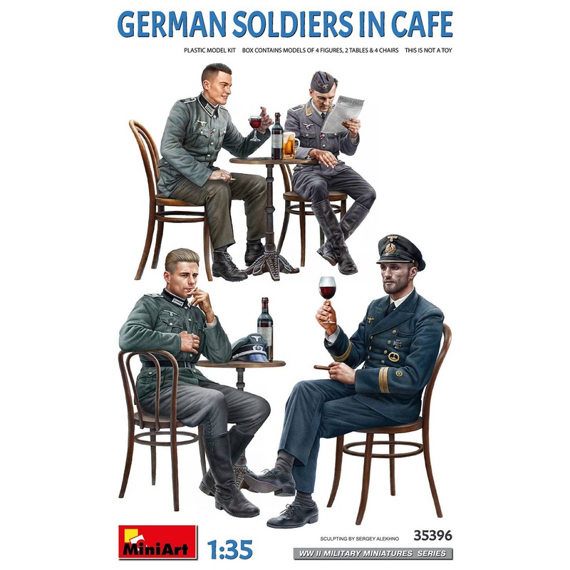 1/35 4 German Soldiers in Cafe