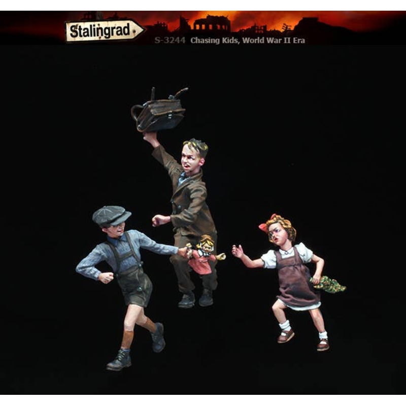1/35 Chasing Kids, World War II Era