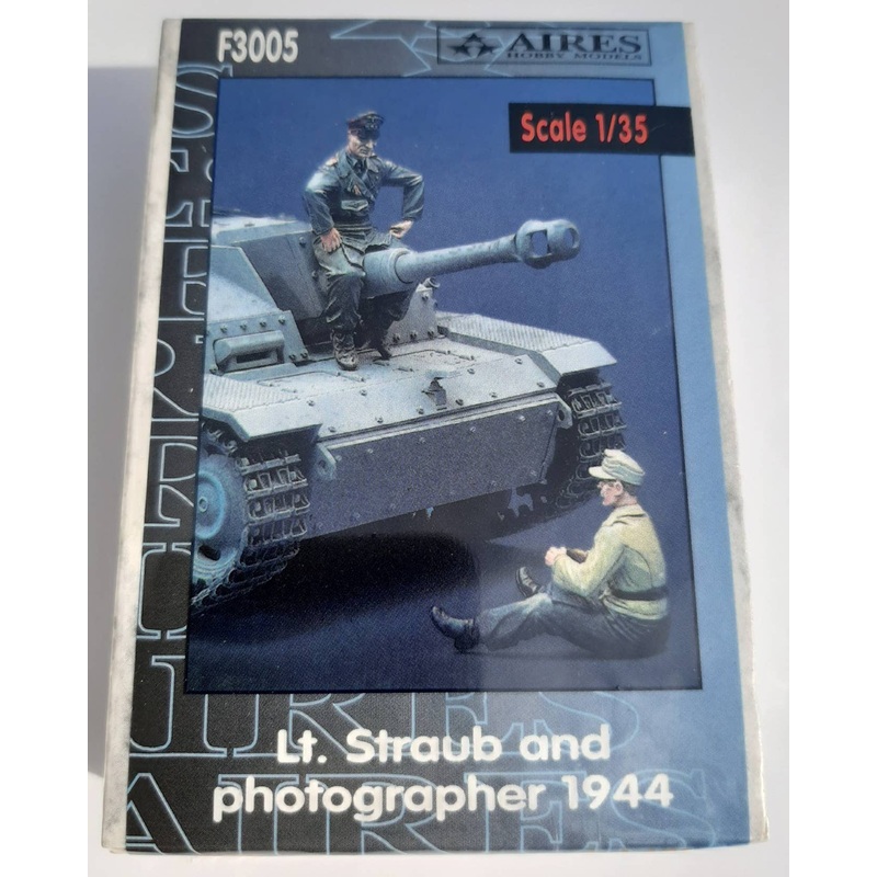1/35 Lt. Straub and Photographer 1944 (5pcs)