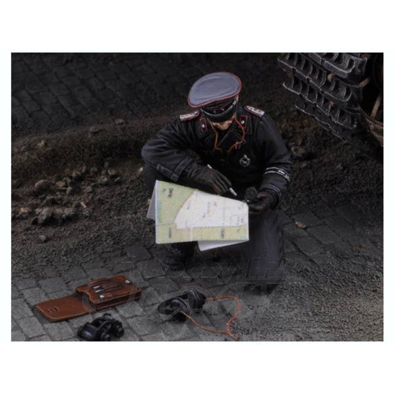 1/35 Waffen SS Tank Commander With Map