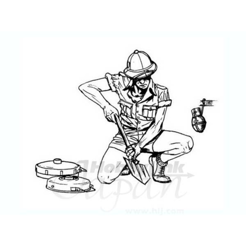1/35 WWII German Afrika Corps Engineer & 2 Mines (1 resin figure)