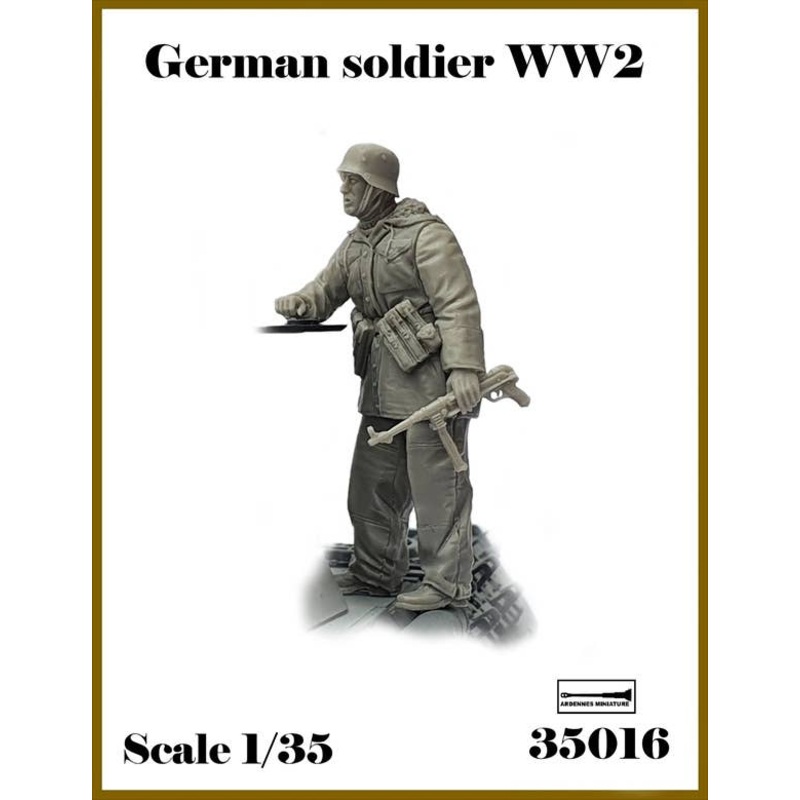 1/35 WWII German Soldier #2 Forward Soldier (1pcs)