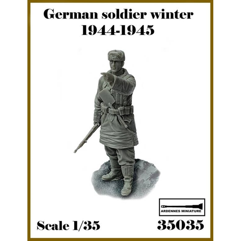 1/35 WWII German Soldier in Winter Equipment 1944-1945 #2 Pointing Soldier (1pcs)