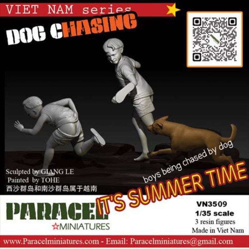 1/35 Current Use Vietnam Children Chased by Dogs Set (2 Figures + Dog Included)