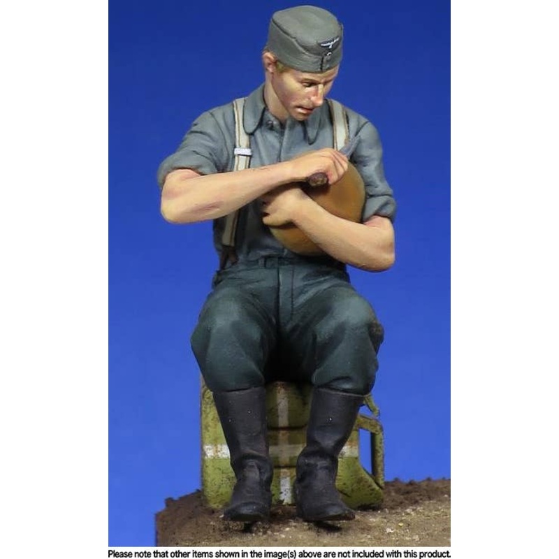1/35 German Eating Soldier WWII