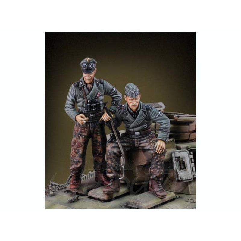 1/35 German Tankers At Rest WWII