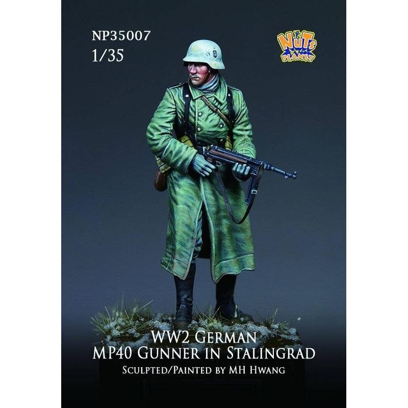 1/35 WW.II German NCO Stalingrad in a Coat with a German MP40