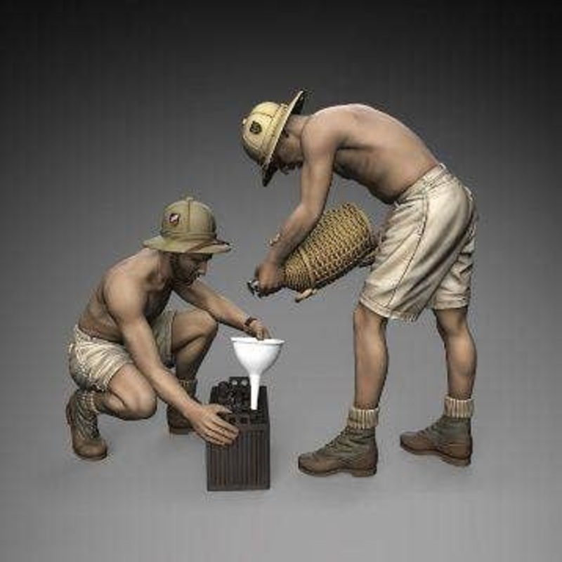 1/35 WWII German Africa Corps Battery Maintenance Soldier Set (2 pieces)