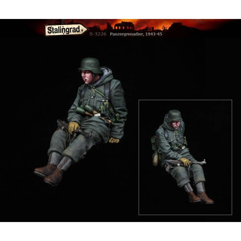 1/35 WWII German Grenadier 1943 - 45 (4) Crew Equipped with MP40