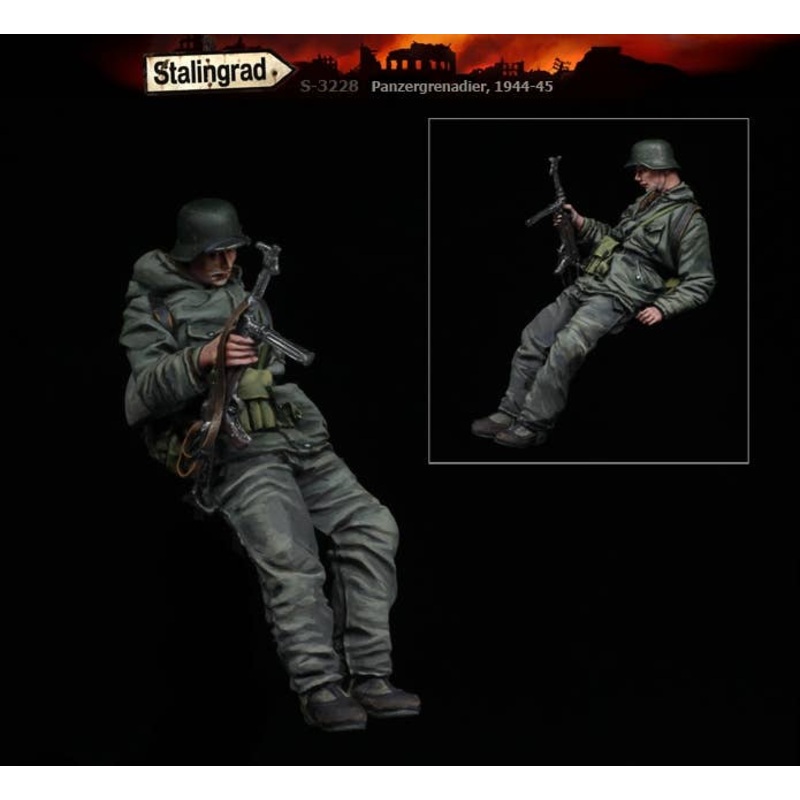 1/35 WWII German Grenadier 1943 - 45 (6) Sleeping on Board