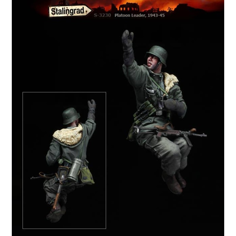 1/35 WWII German Grenadier 1943 - 45 (7) Commander Riding a Tank and Sending a Signal