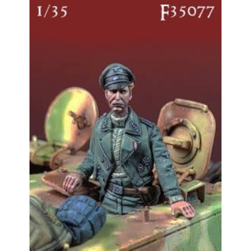 1/35 WWII German Waffen SS Tank Destroyer Commander