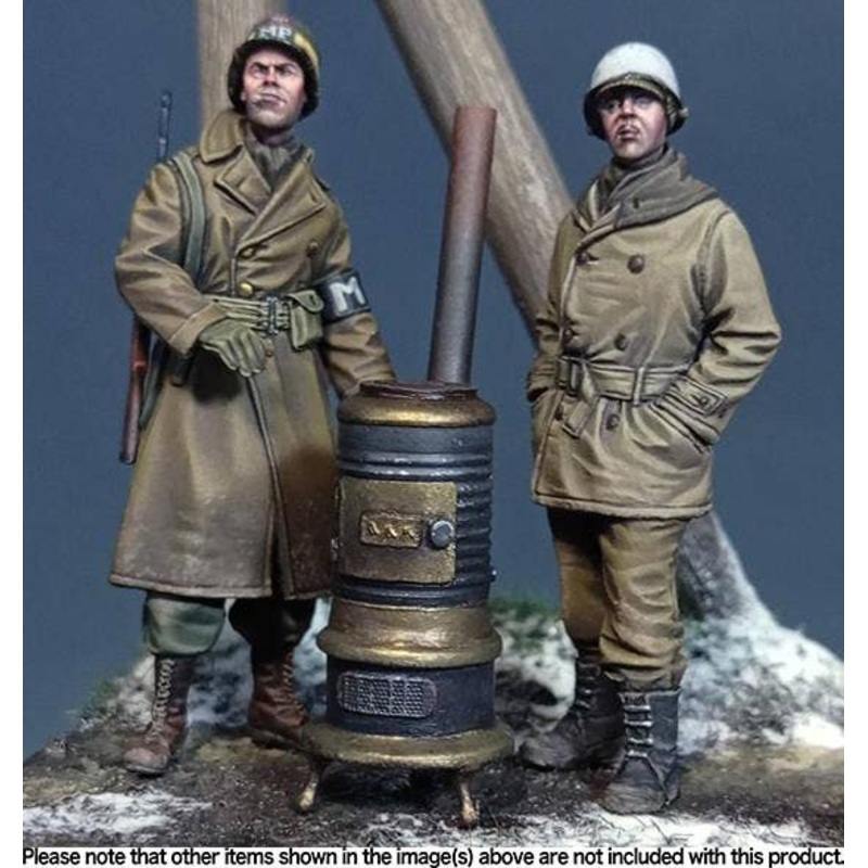 1/35 WWII U.S. Army Constitutional Soldier & Soldier w/ Wood Stove "Ardennes 1944"