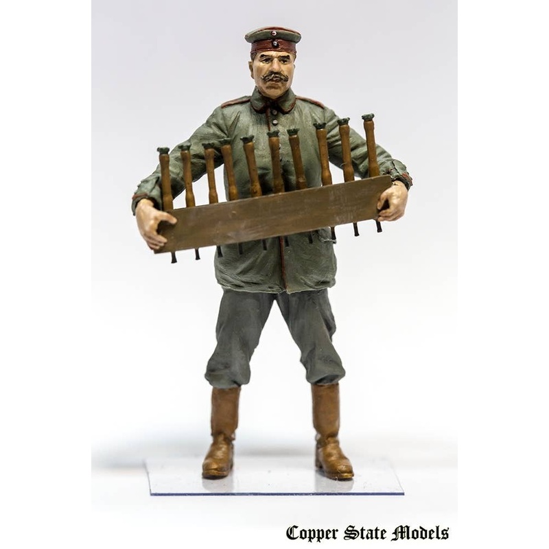 1/32 German Aerodrome Personnel with Grenades