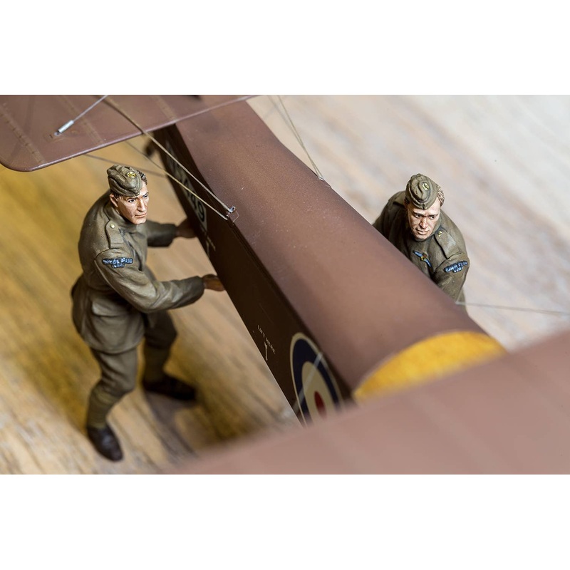 1/32 RFC Air Mechanics Lifting the Tail