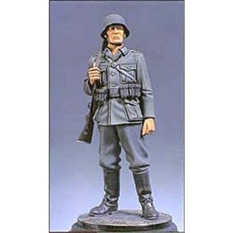 1/32 Standing German Infantryman