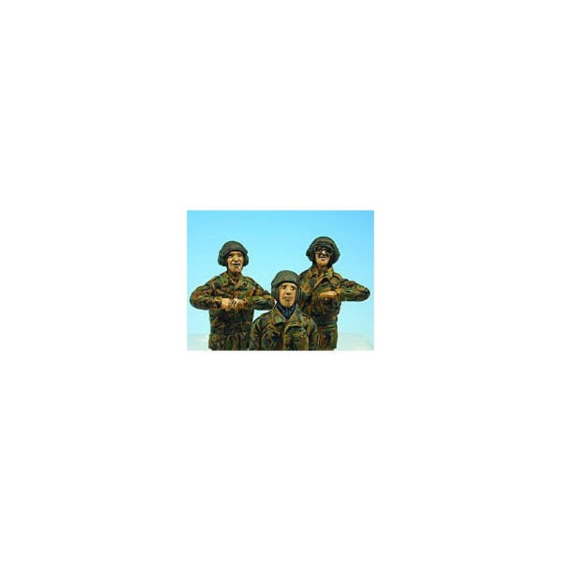 1/35 UK Warrior Crew w/Helmets