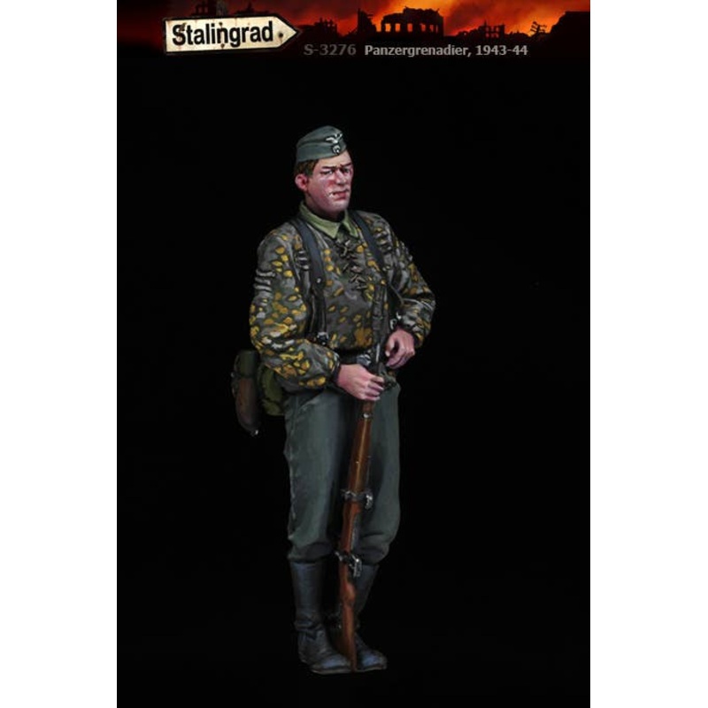 1/35 WWII Germany Standing Panzergrenadier 1943-44