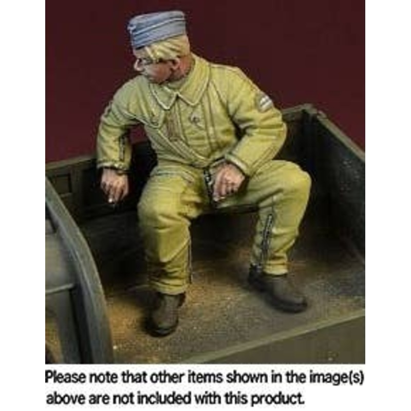 1/35 WWII Luftwaffe Bomber Pilot Sitting