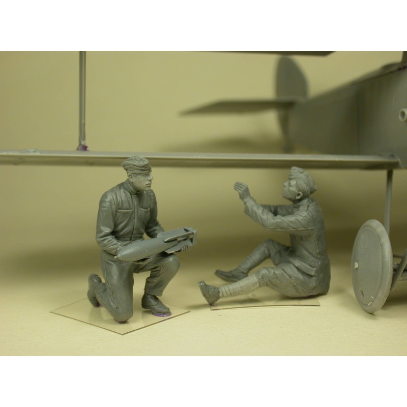 1/32 RFC Air Mechanics Installing Bombs