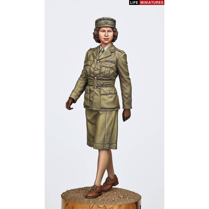 1/12 WWII British Auxiliary Provincial Volunteer Force, Warrant Officer Elizabeth Windsor marching, 1945