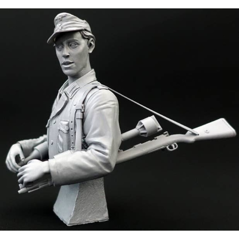 1/10 WWII Wehrmacht Child Soldier (Bust Model)