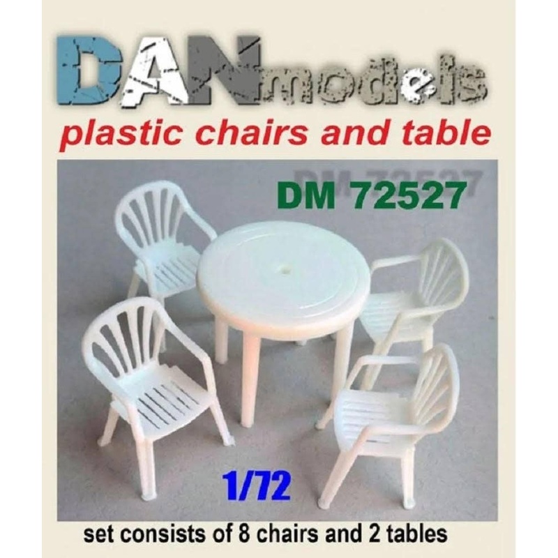 1/72 Plastic chairs and table