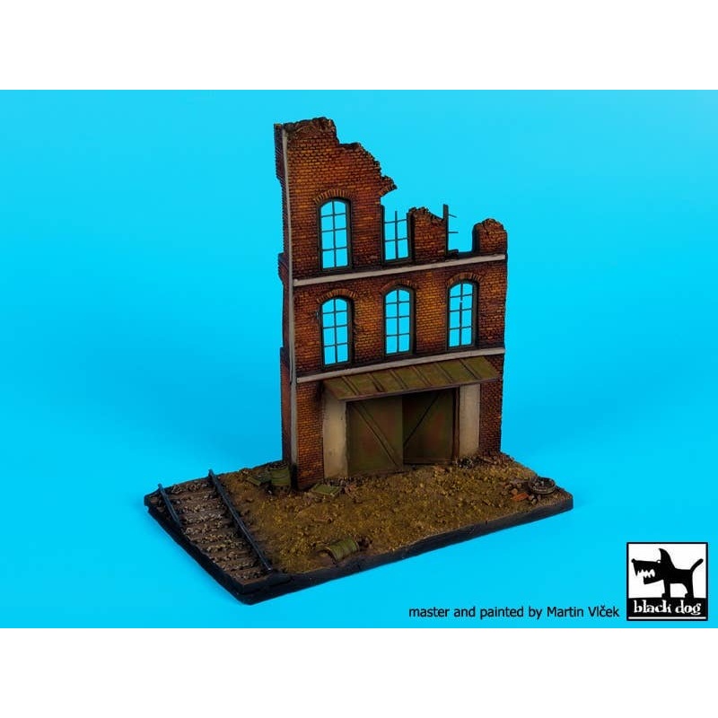 1/72 Ruined Factory with Railroad Base