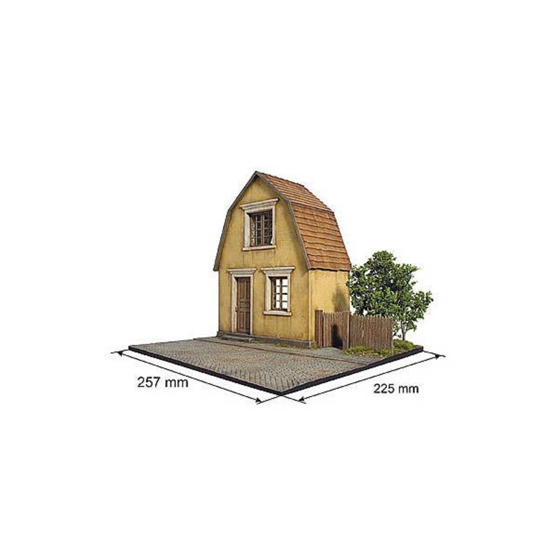 1/35 Village House with Base