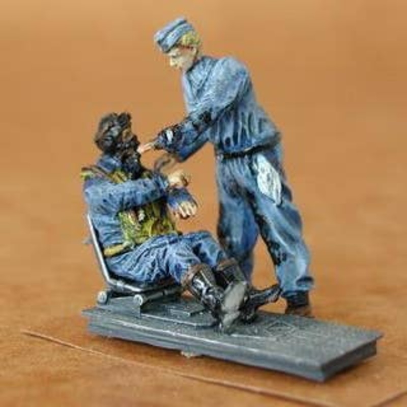 1/48 WWII German Fighter Pilot and Mechanic (2 Figures)