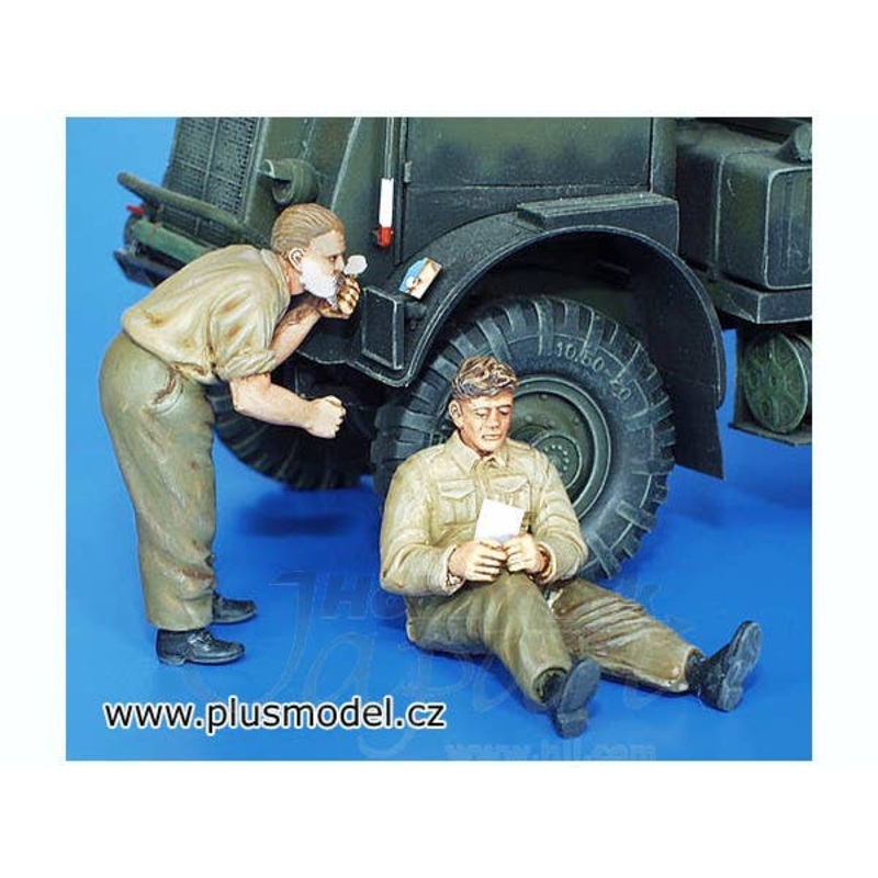 1/35 British Soldiers, WWII - Shaving & Resting